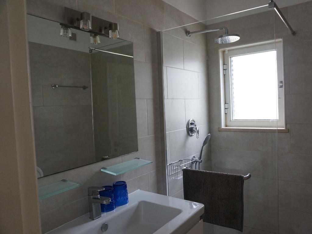 Bathroom 2 apartment in Lagos: mirror, bathtub and sink